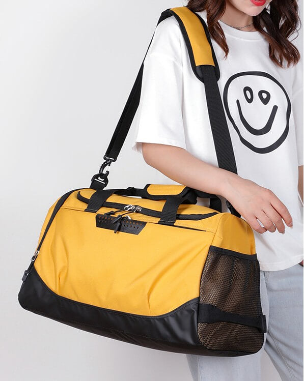 Wholesale_Gym_Bag_with_Shoe_Compartment_and_Wet_Pocket_producer