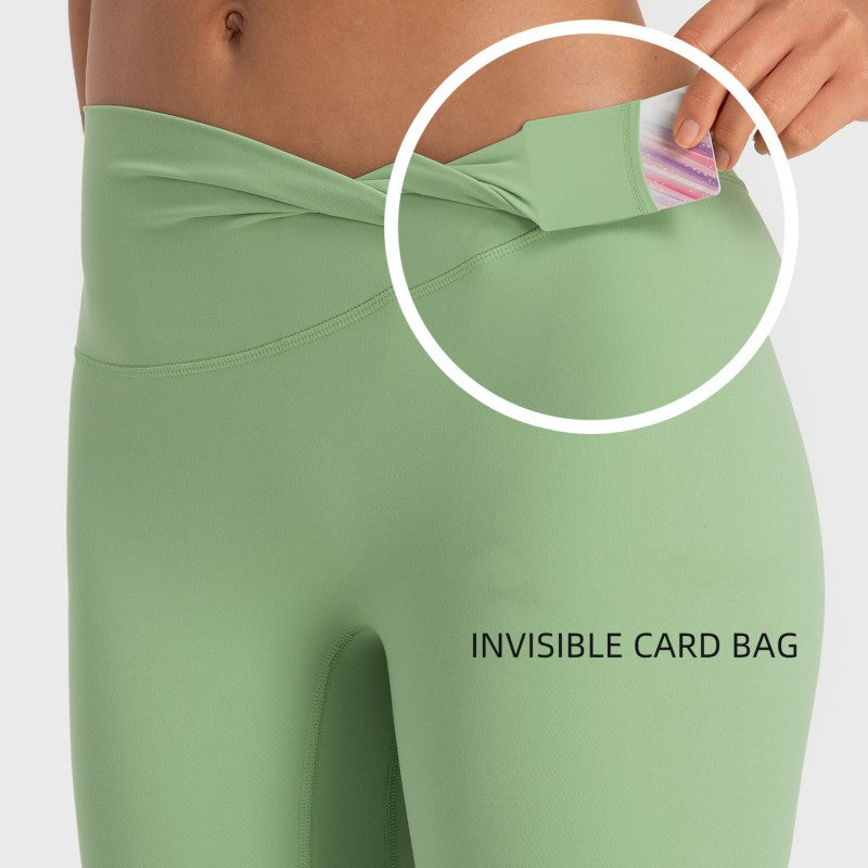 Green leggings with an inset showing an 'invisible card bag' feature.